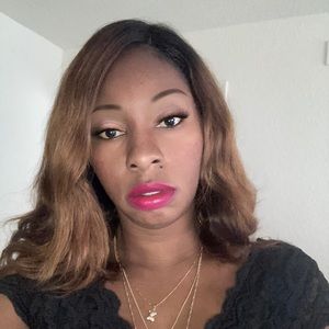 Meet your Posher, Desirae